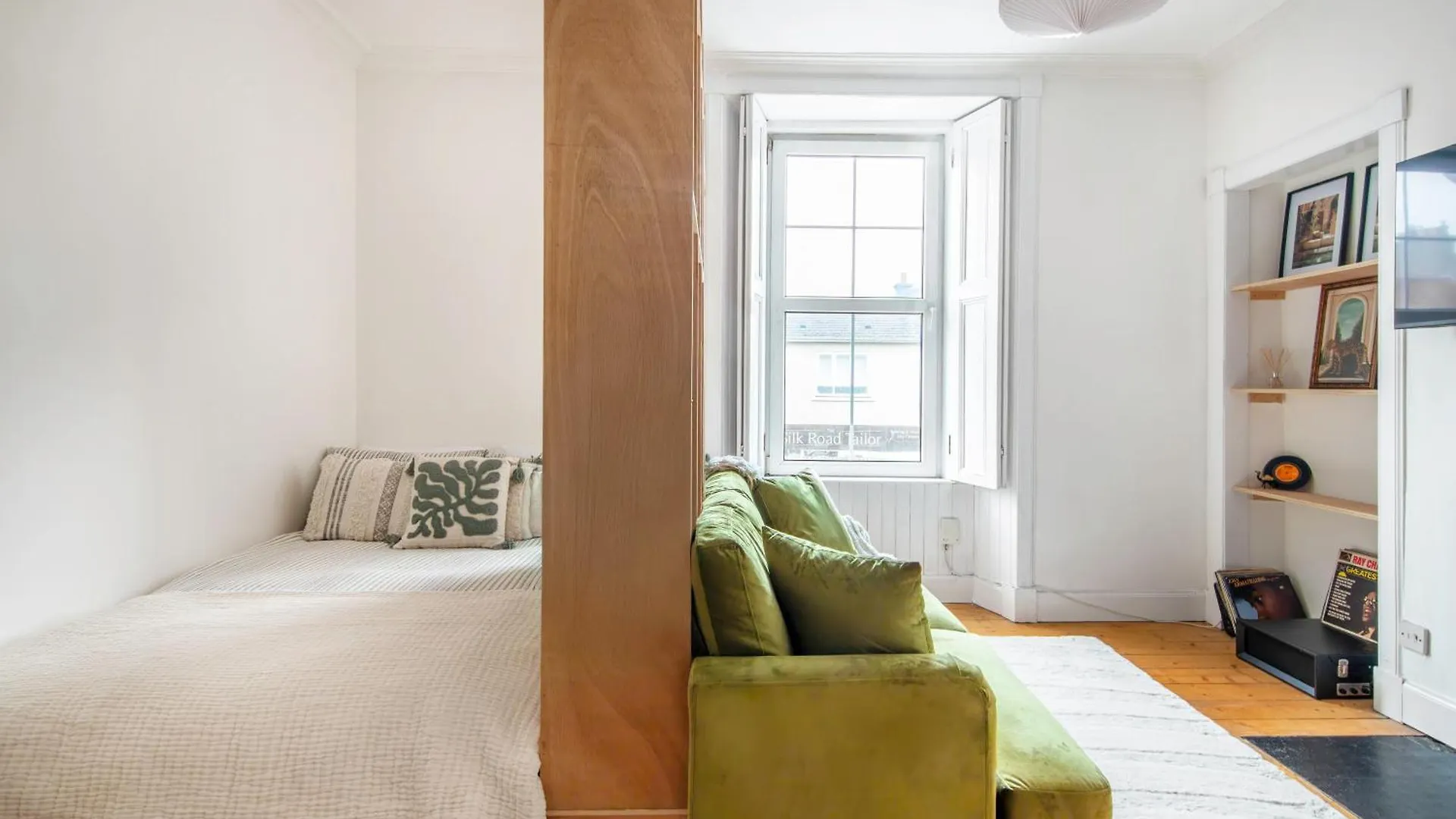 Stylish Studio Near Beach Edinburg Lägenhet